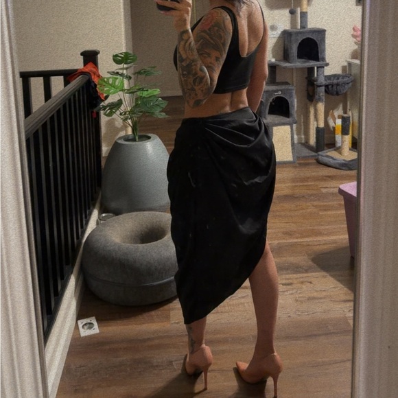 SHEIN Black Skirt - Picture 3 of 4